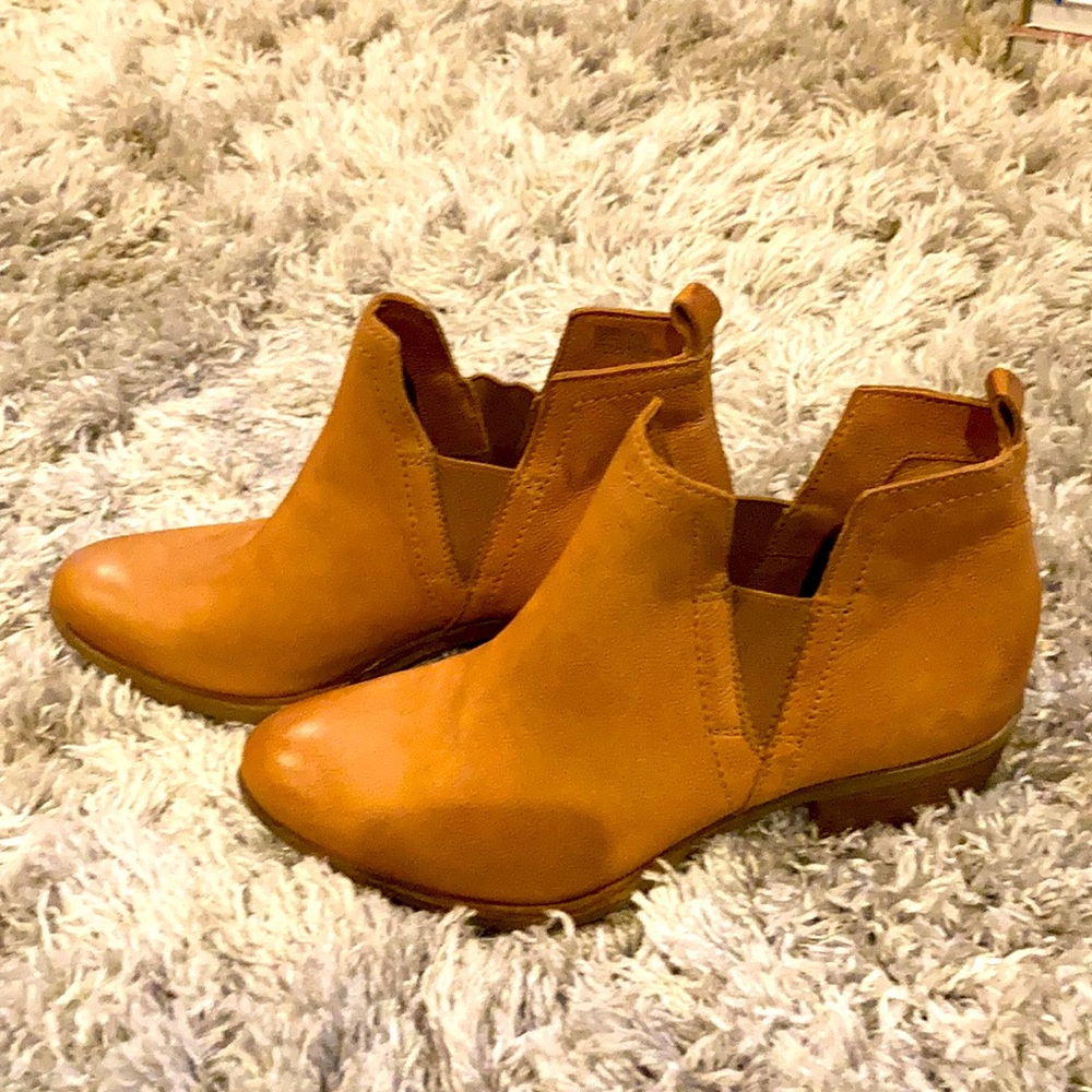 NWT Miz Moon Booties